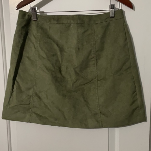 Olive green skirt - Picture 2 of 3
